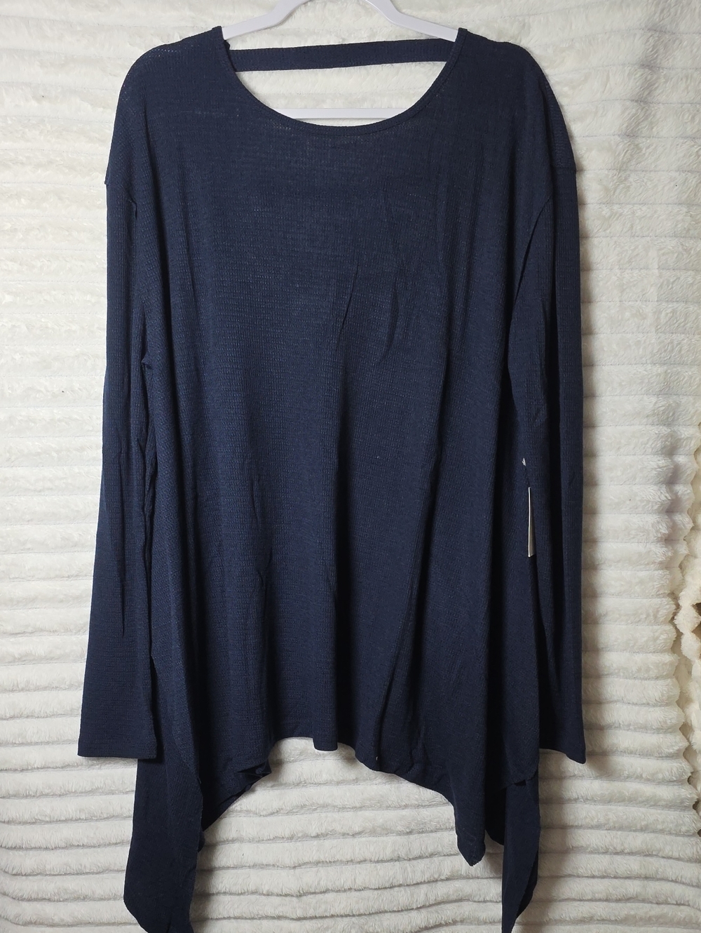 0673Tulip B Relaxed Navy‎ Long-Sleeve Asymmetrical Top